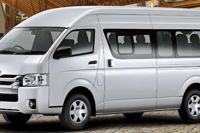Sewa Hiace Bandung untuk Rombongan: Kenapa Ini Lebih Murah Dibandingkan Mobil Lain?