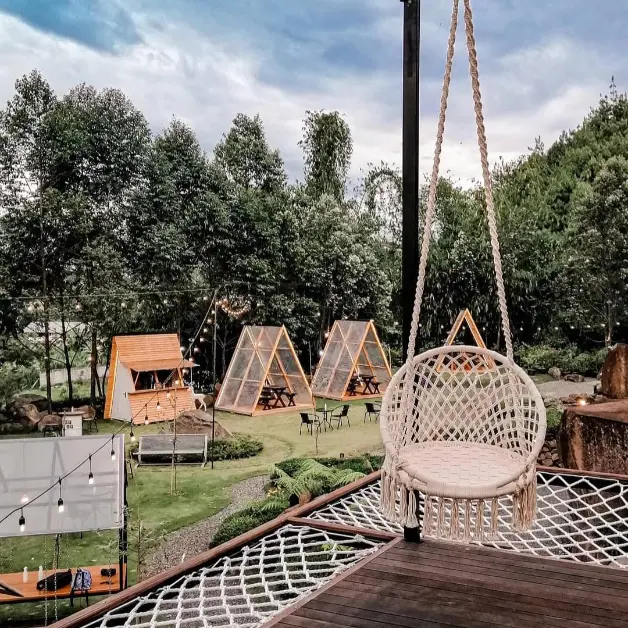 Ngopi di Kafe Instagramable Bandung, Pakai Hiace Biar Gak Ribet!