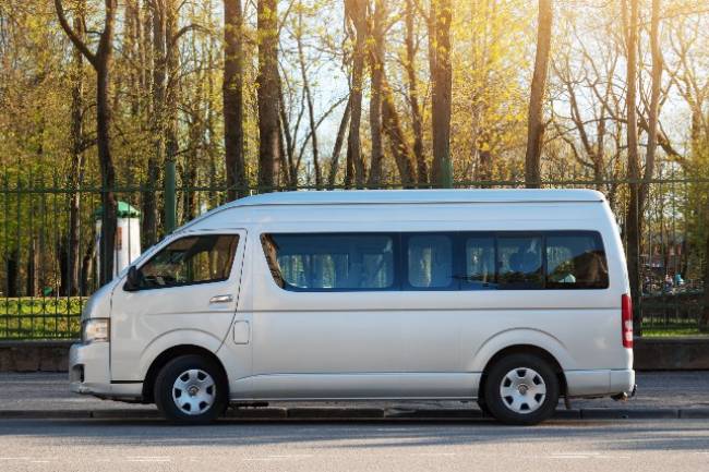 Tips Wisata Bandung Anti Ribet: Sewa Hiace untuk Rombongan