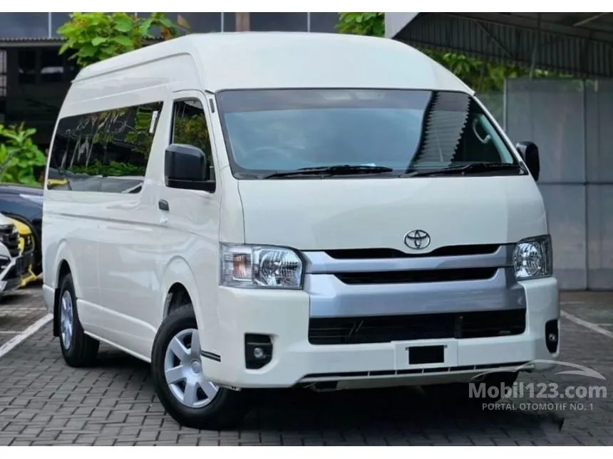 Sewa Hiace Bandung untuk Rombongan Haji dan Umroh